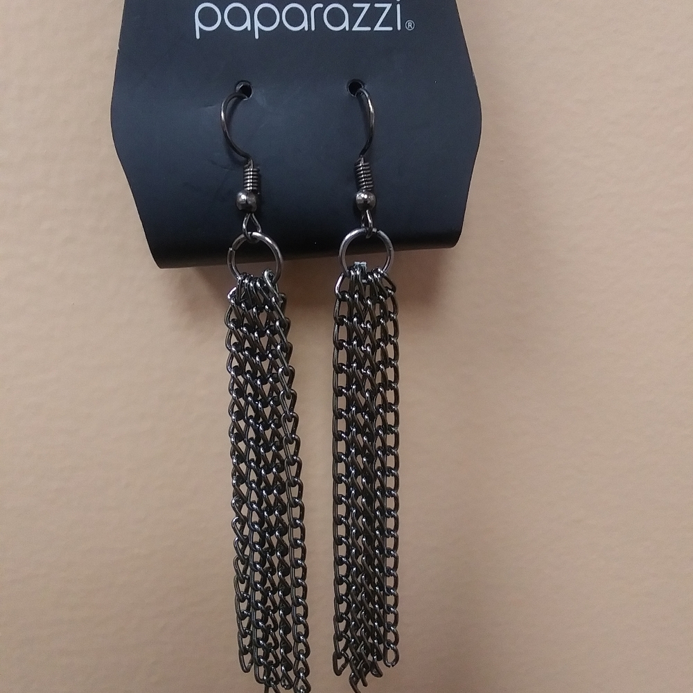 Paparazzi dangle earrings